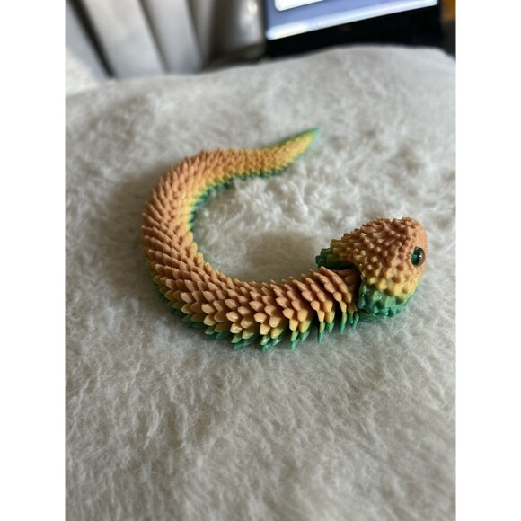 3D Printed Articulated Ombre Viper Snake. Fidget Toy. - Picture 6 of 9